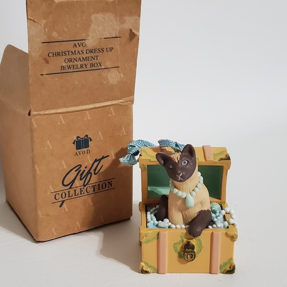 Avon Christmas Dress Up Ornament Jewelry Box Siamese Cat Treasure Chest
